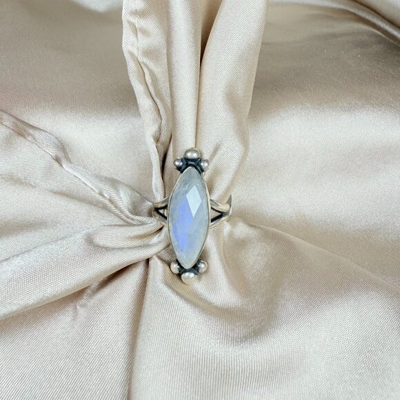 Rainbow Moonstone Marquise Gemstone Silver Ring & Beaded Edges Jewelry Size 8 - Picture 1 of 5